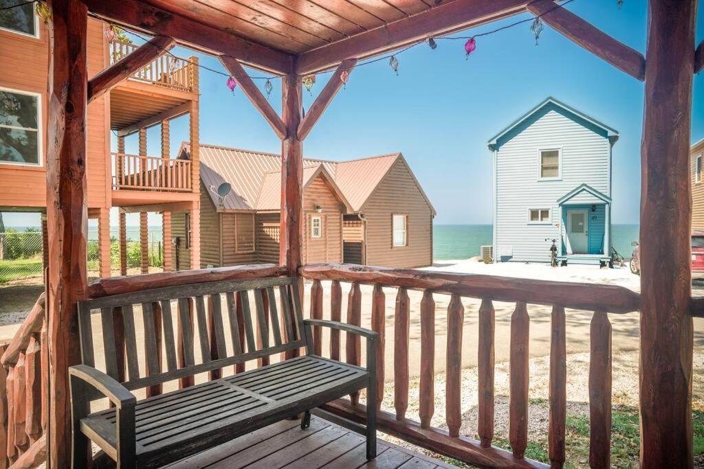 Charming Lakeview Cabin Near Geneva-On-The-Lake! แอชตาบูลา ภายนอก รูปภาพ