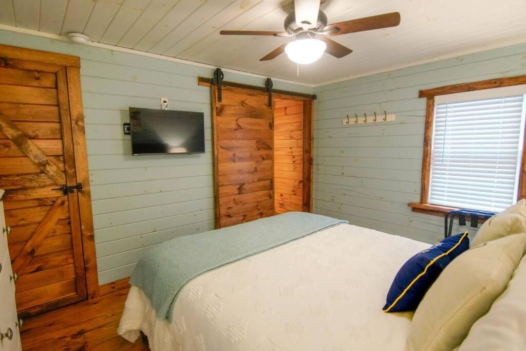 Charming Lakeview Cabin Near Geneva-On-The-Lake! แอชตาบูลา ภายนอก รูปภาพ