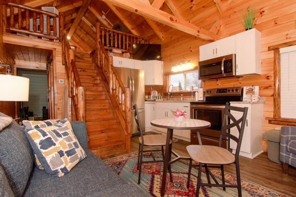 Charming Lakeview Cabin Near Geneva-On-The-Lake! แอชตาบูลา ภายนอก รูปภาพ