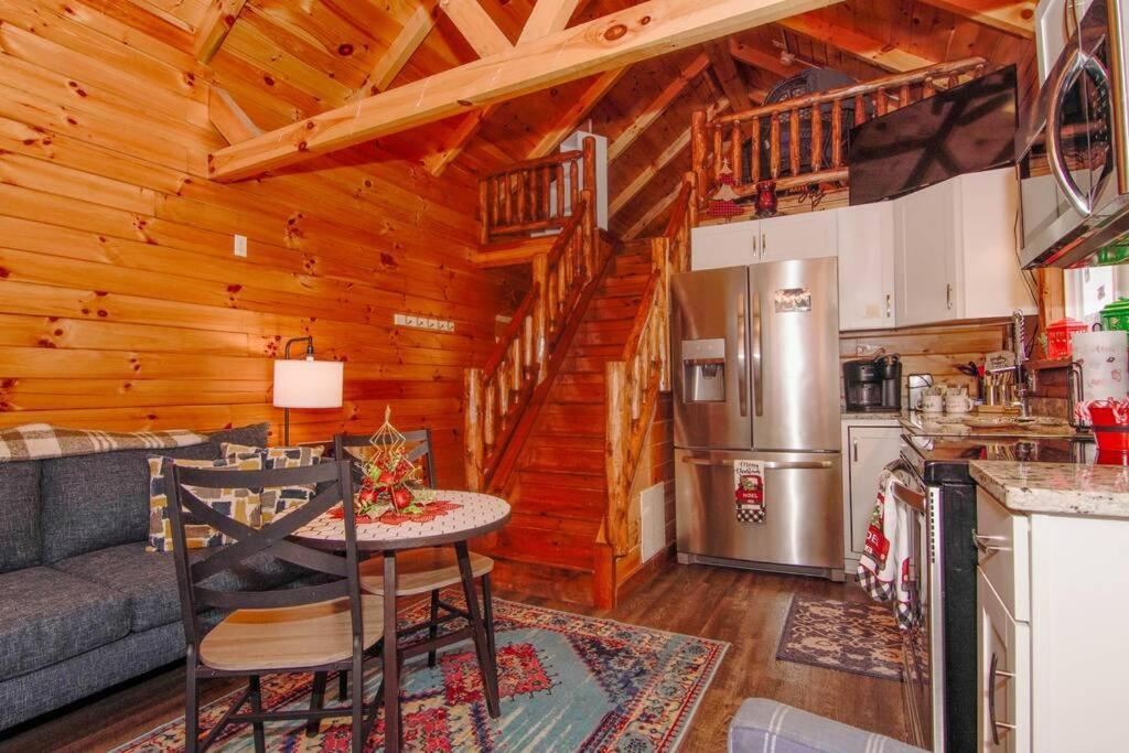 Charming Lakeview Cabin Near Geneva-On-The-Lake! แอชตาบูลา ภายนอก รูปภาพ